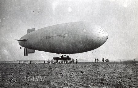 Lt. Gray Brings Army Blimp Tc5 To Boston