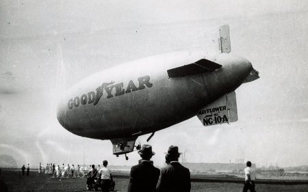 Goodyear Blimp Mayflower Nc10a